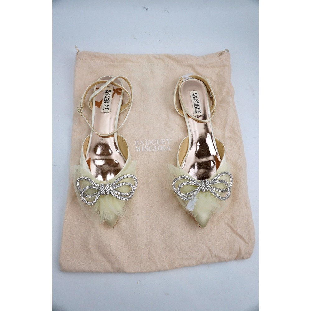 Badgley Mischka Sabina Pointed Toe Flats 8 Ivory Satin Crystal Bow Tulle EUC